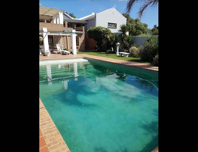 5 BEDROOM HOUSE FOR SALE IN ALBERTINIA